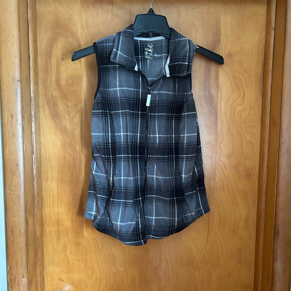 Outdoor Life Black and Gray Plaid Sleeveless Vest